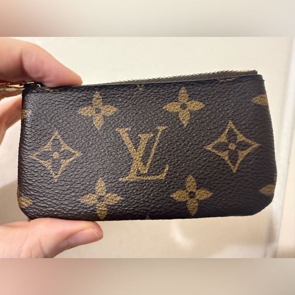 Louis Vuitton Brown and Gold Key Holder - Picture 5 of 12